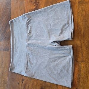 Beyond Yoga Keep Pace Light Blue Gray 5 Inch Biker Short Size Large